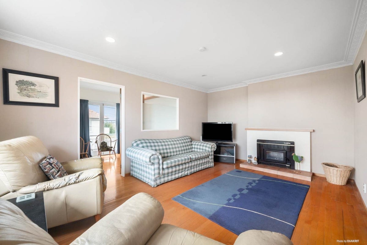 179 Chivalry Road, Glenfield, Auckland - Carousel 2
