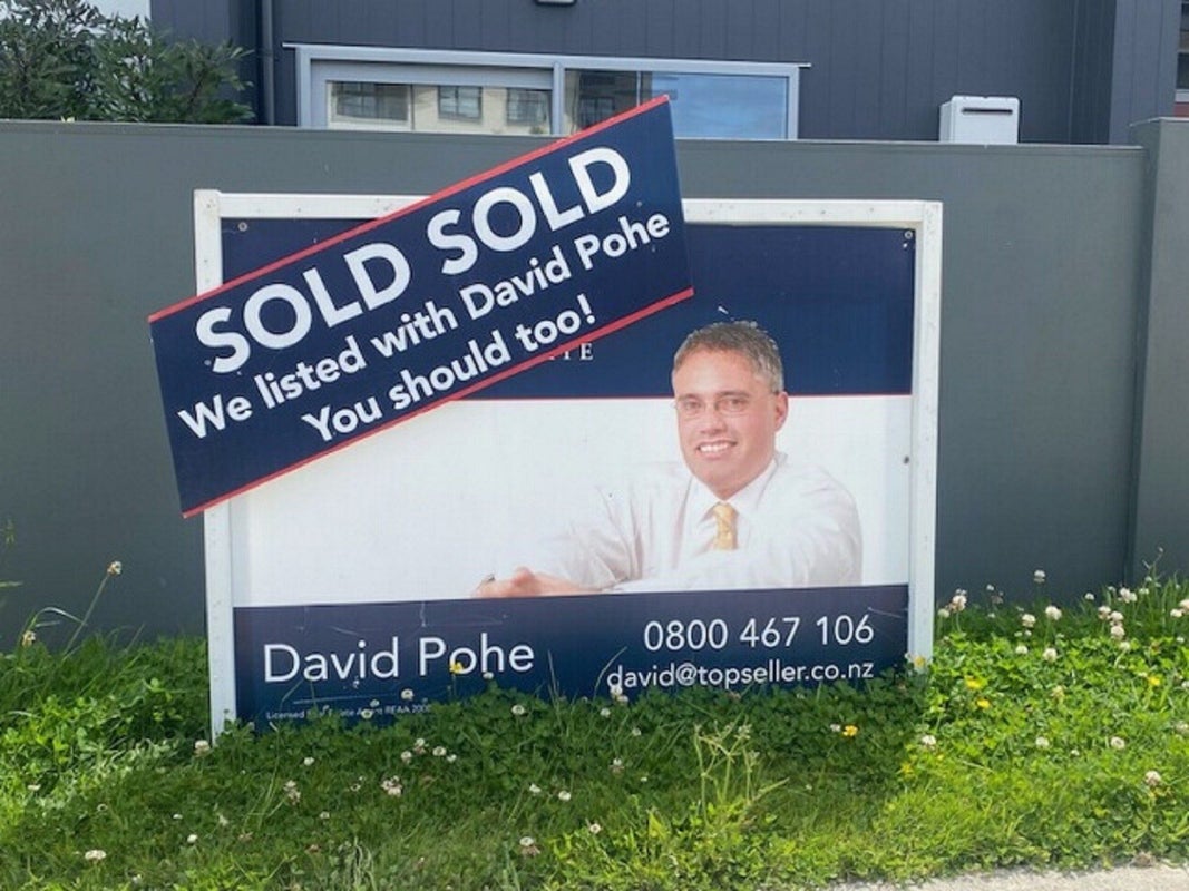 28 Bluff Road, Kenepuru, Porirua - Carousel 1