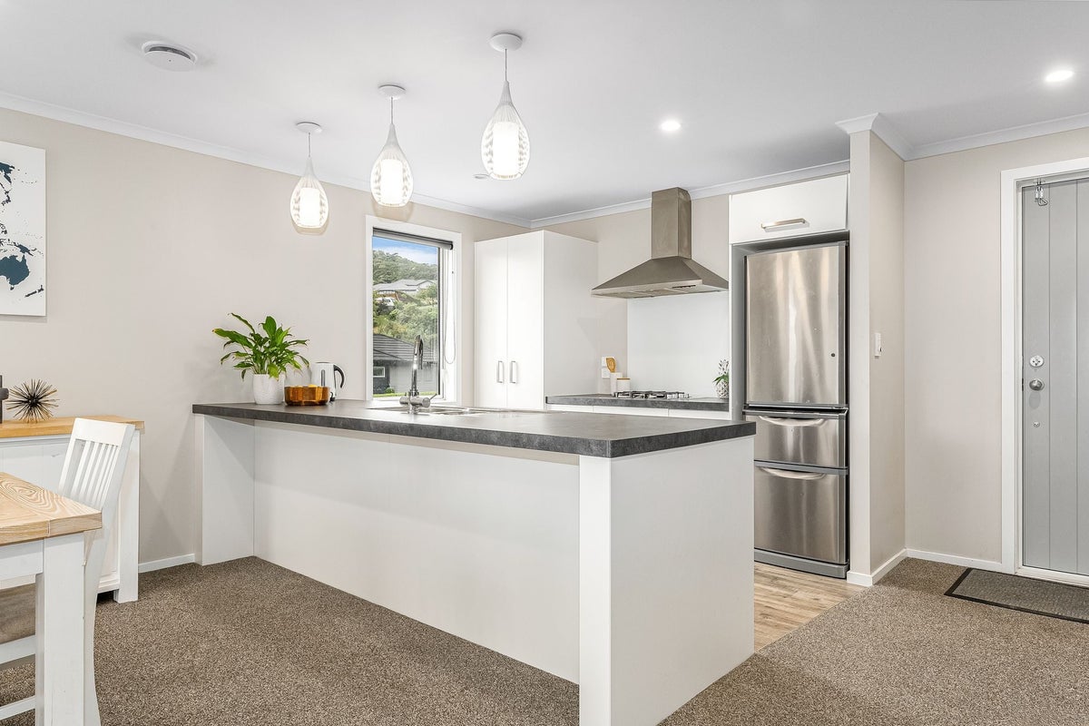 15 Banks Boulevard, Whitby, Porirua - Carousel 2