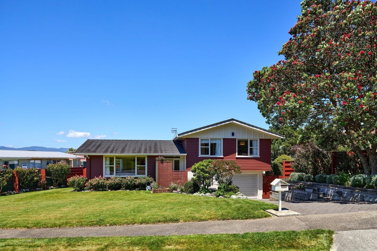 22 Reese Jones Grove, Maungaraki, Lower Hutt - Carousel 1