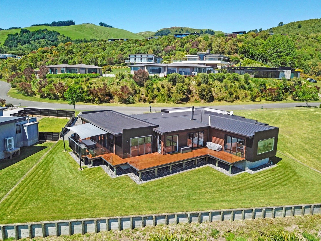 5 Kittyhawk Drive, Kinloch, Taupo - Carousel 1