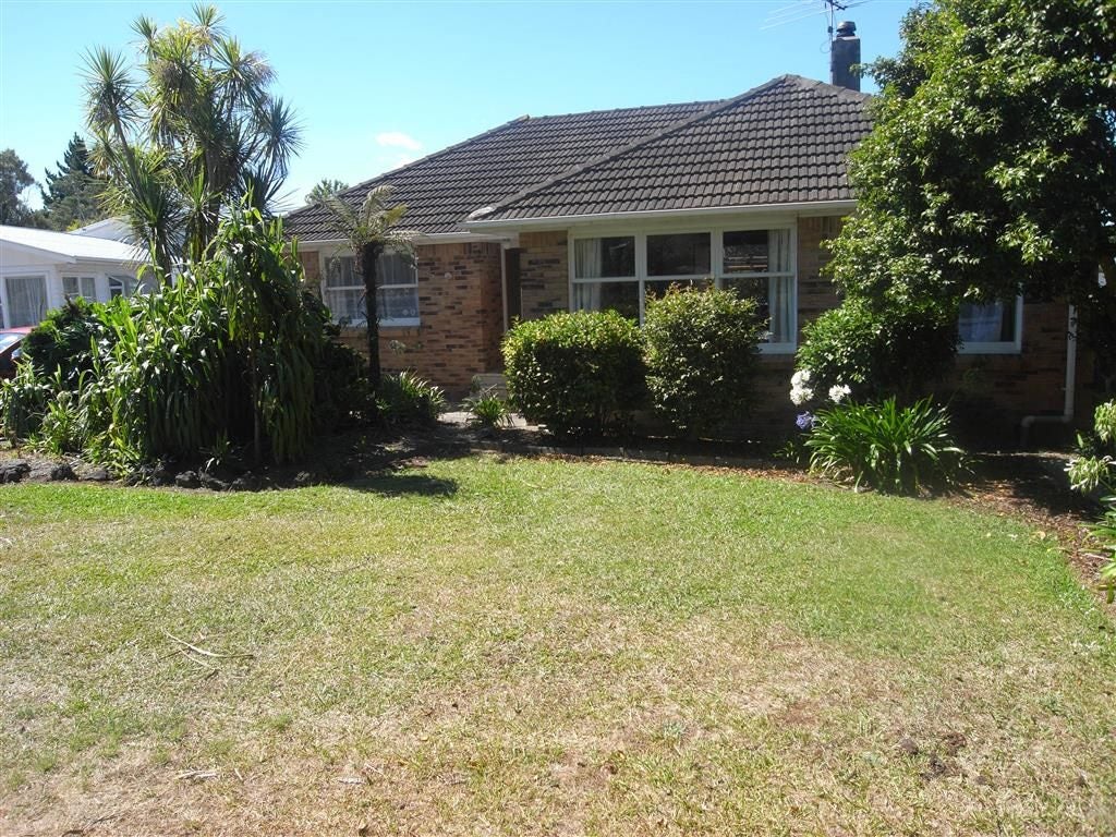62 Divich Avenue, Te Atatu South, Auckland - Carousel 1