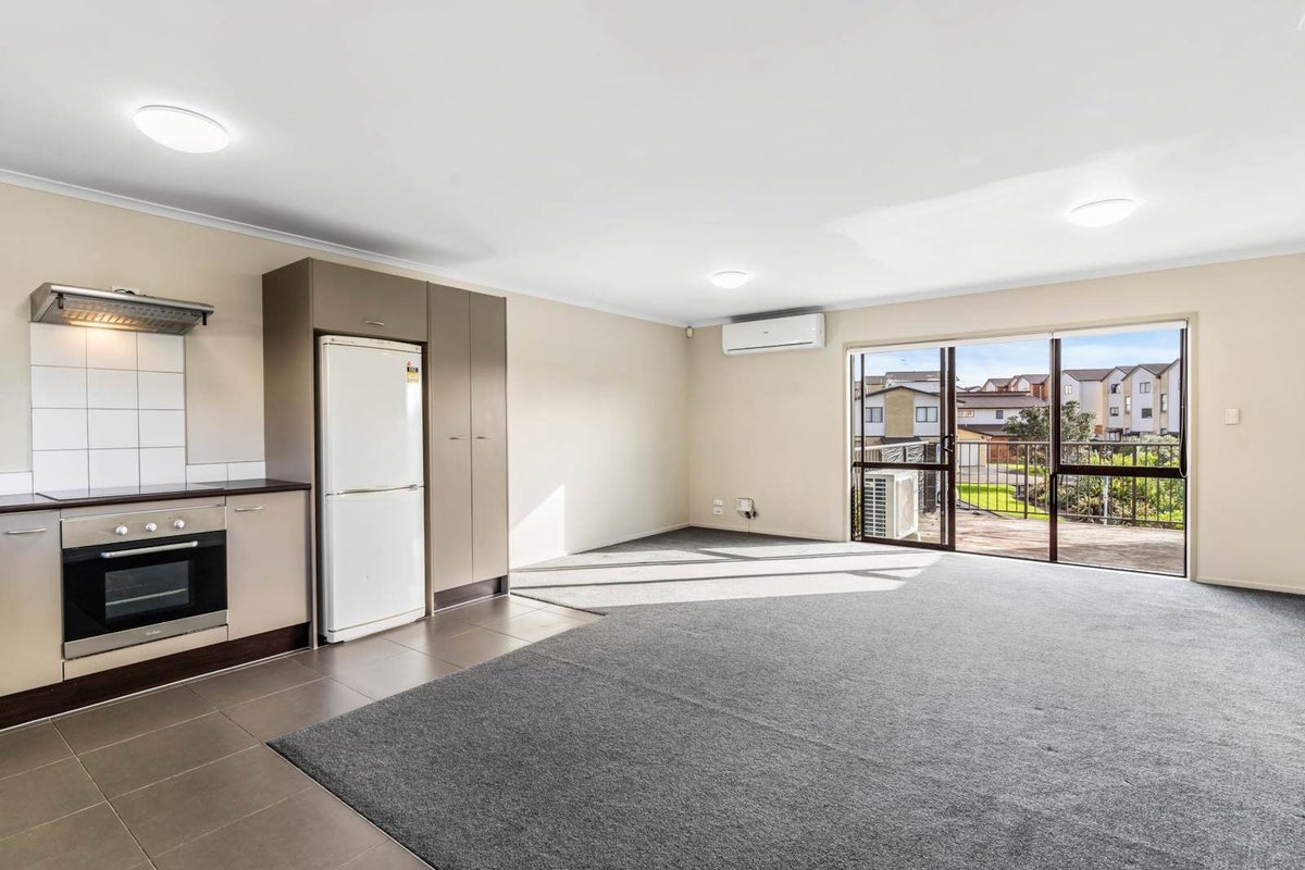231/172 Mcleod Road, Te Atatu South, Auckland - Carousel 2