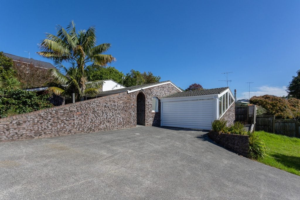 36 Stapleford Crescent, Browns Bay, Auckland - Carousel 2