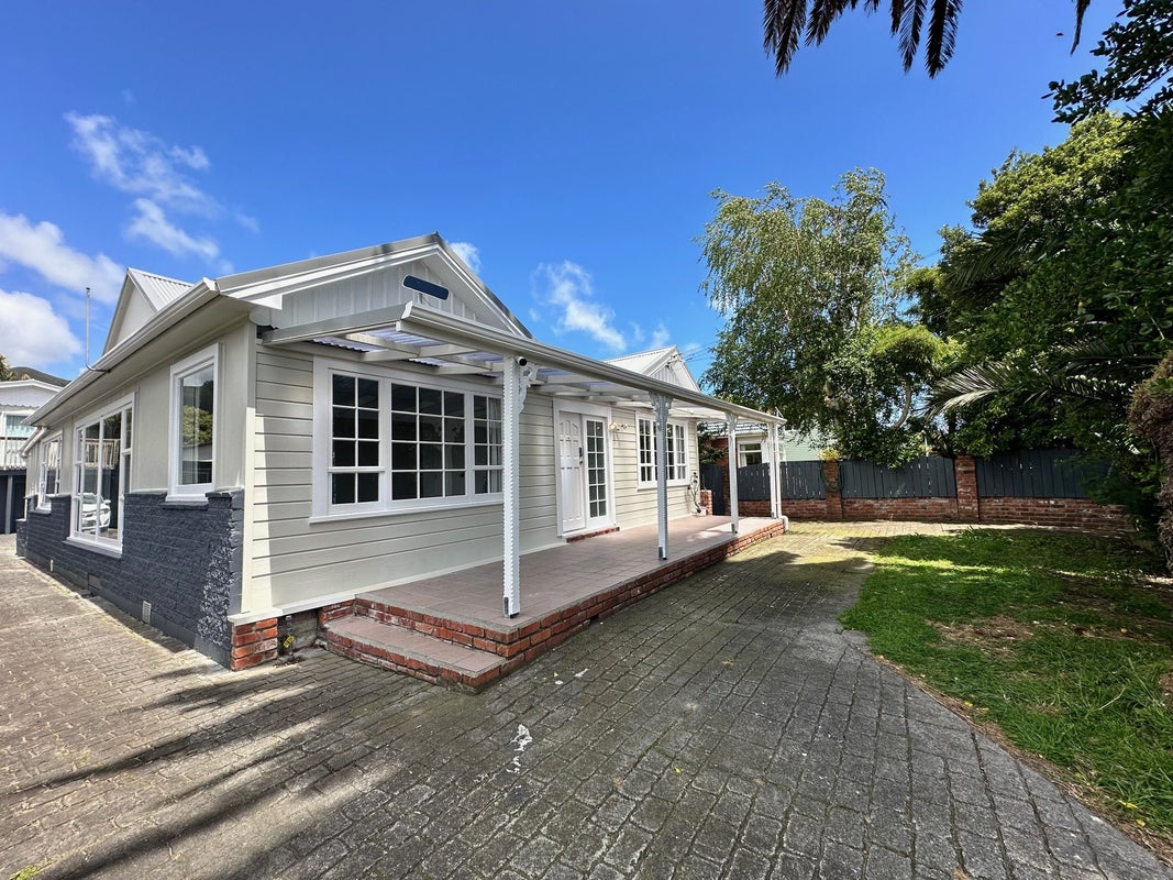 172 Naenae Road, Naenae, Lower Hutt - Carousel 1