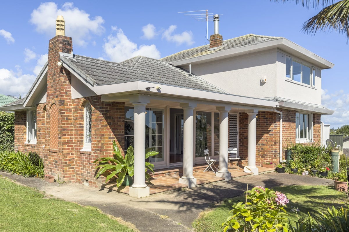 1/10 View Road, Shelly Park, Auckland - Carousel 2