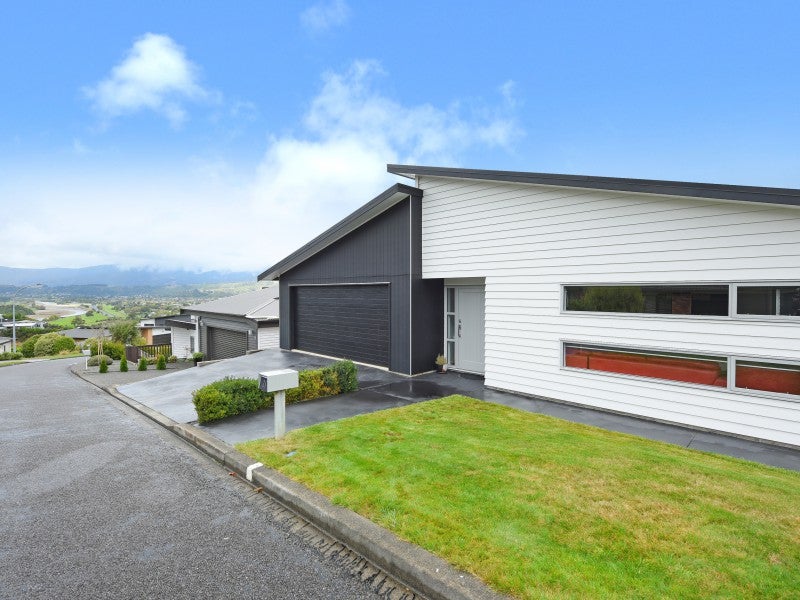 21 Cosgrove Rise, Riverstone Terraces, Upper Hutt - Carousel 1