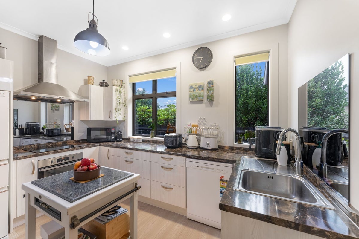 48 Wellington Street, Hampstead, Ashburton - Carousel 2