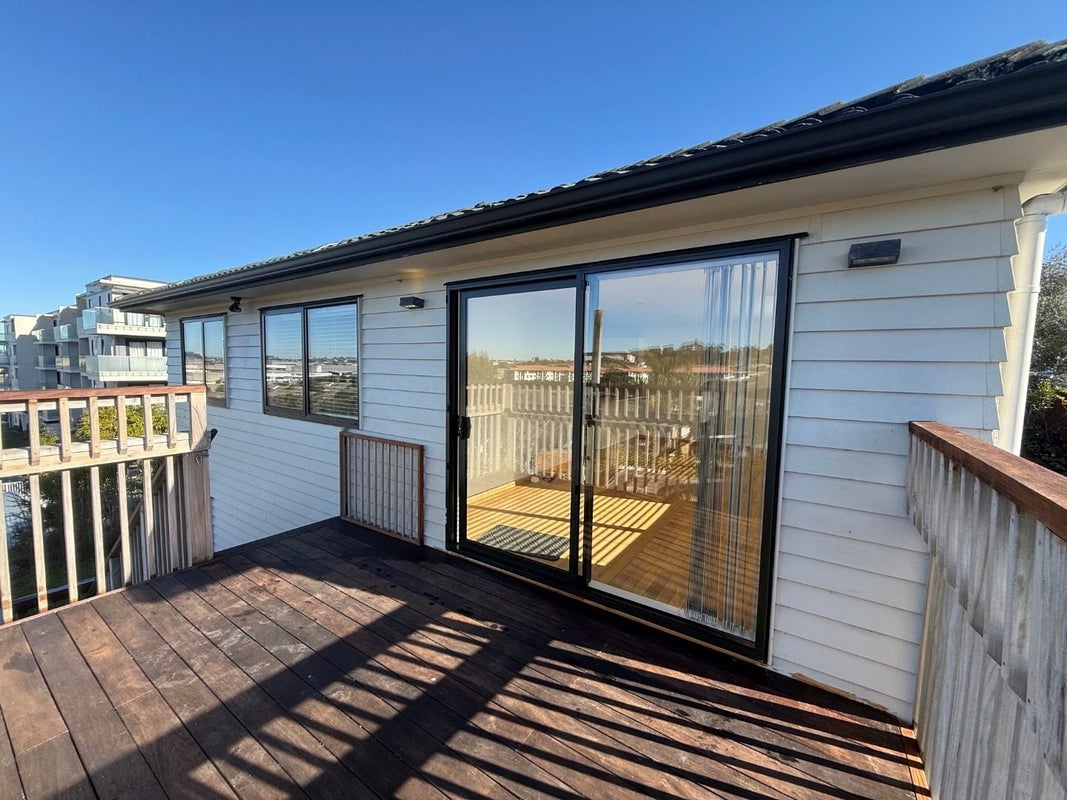 28 Baulcomb Parade, Windsor Park, Auckland - Carousel 2