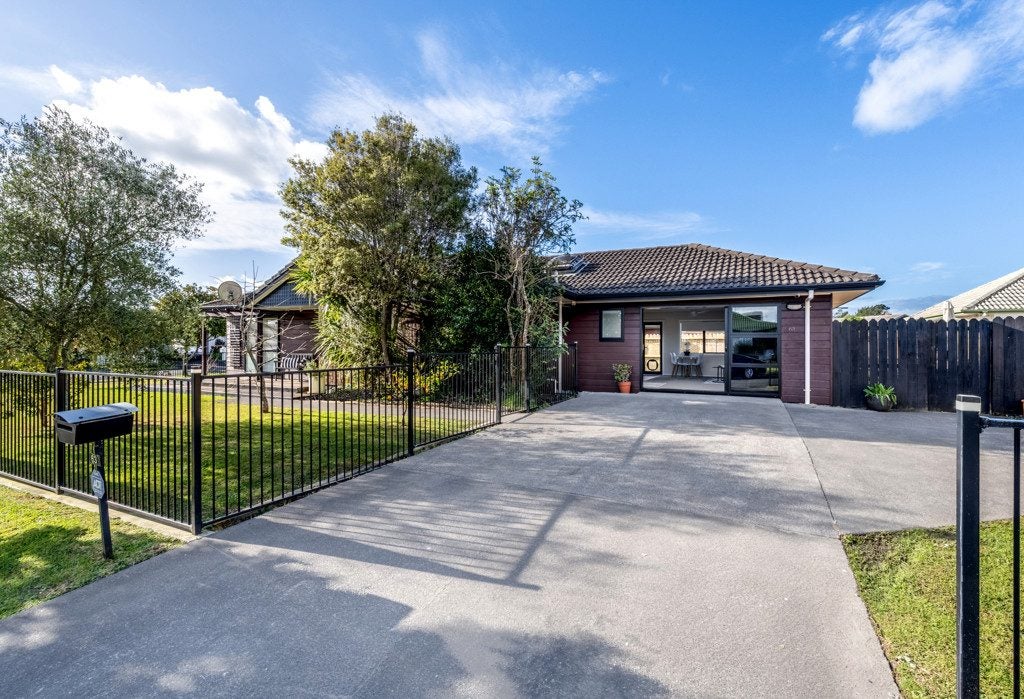 63 Frank Nobilo Drive, Golflands, Auckland - Carousel 1