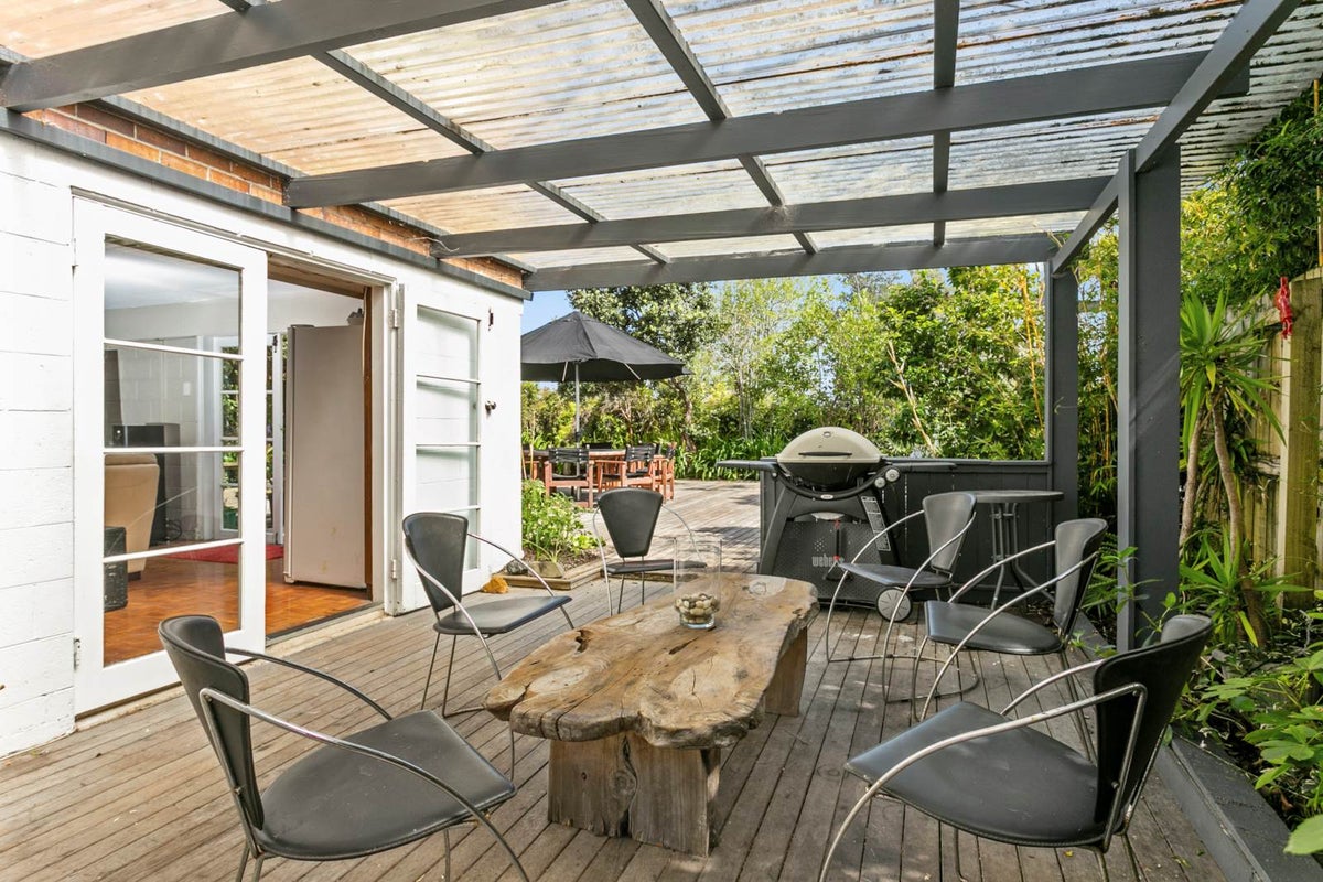1 Finnerty Avenue, Bucklands Beach, Auckland - Carousel 2