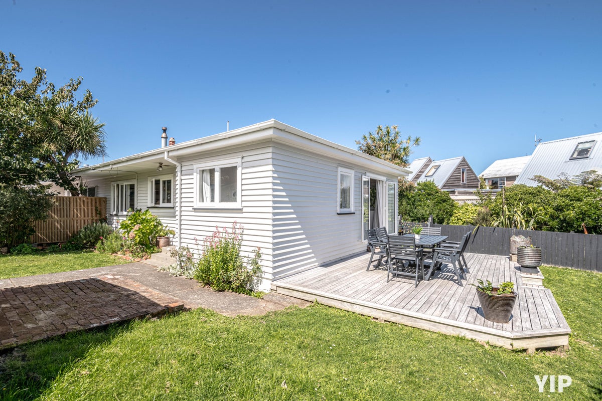12 Earp Street, Johnsonville, Wellington - Carousel 1