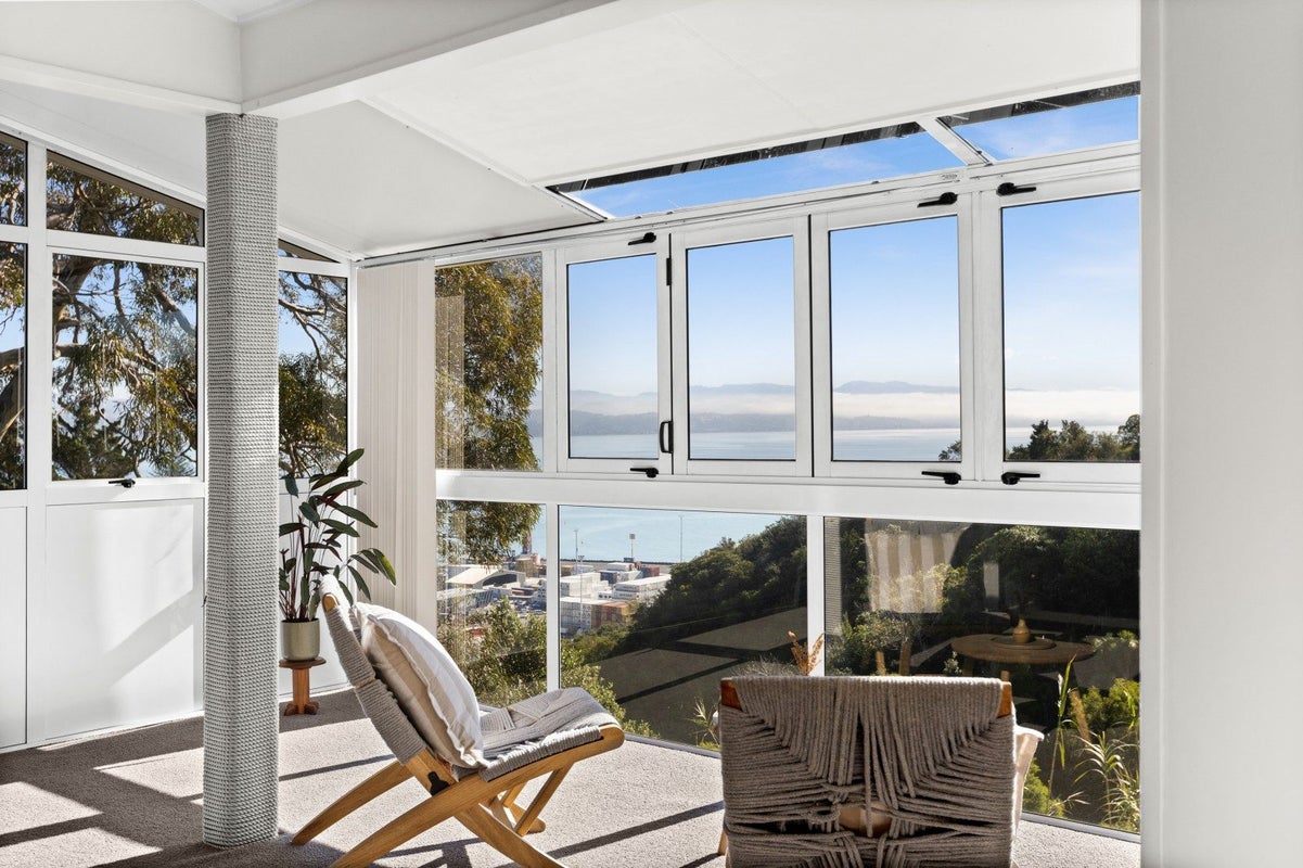 2/3 Lighthouse Road, BLUFF HILL, NAPIER - Carousel 1
