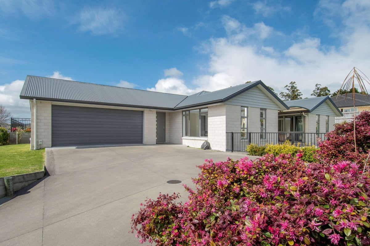 161 Rowesdale Drive, Ohauiti, Tauranga - Carousel 1