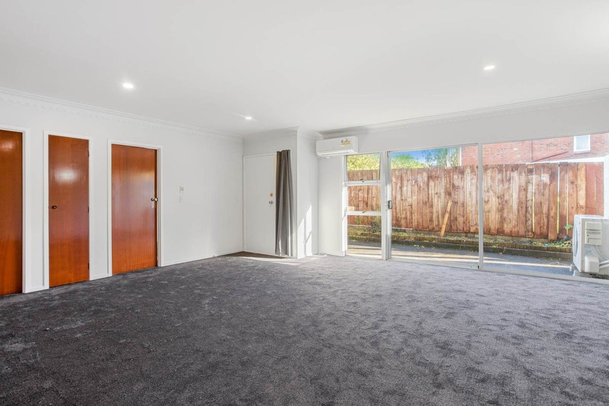 2/6 Pamela Place, New Lynn, Auckland - Carousel 2