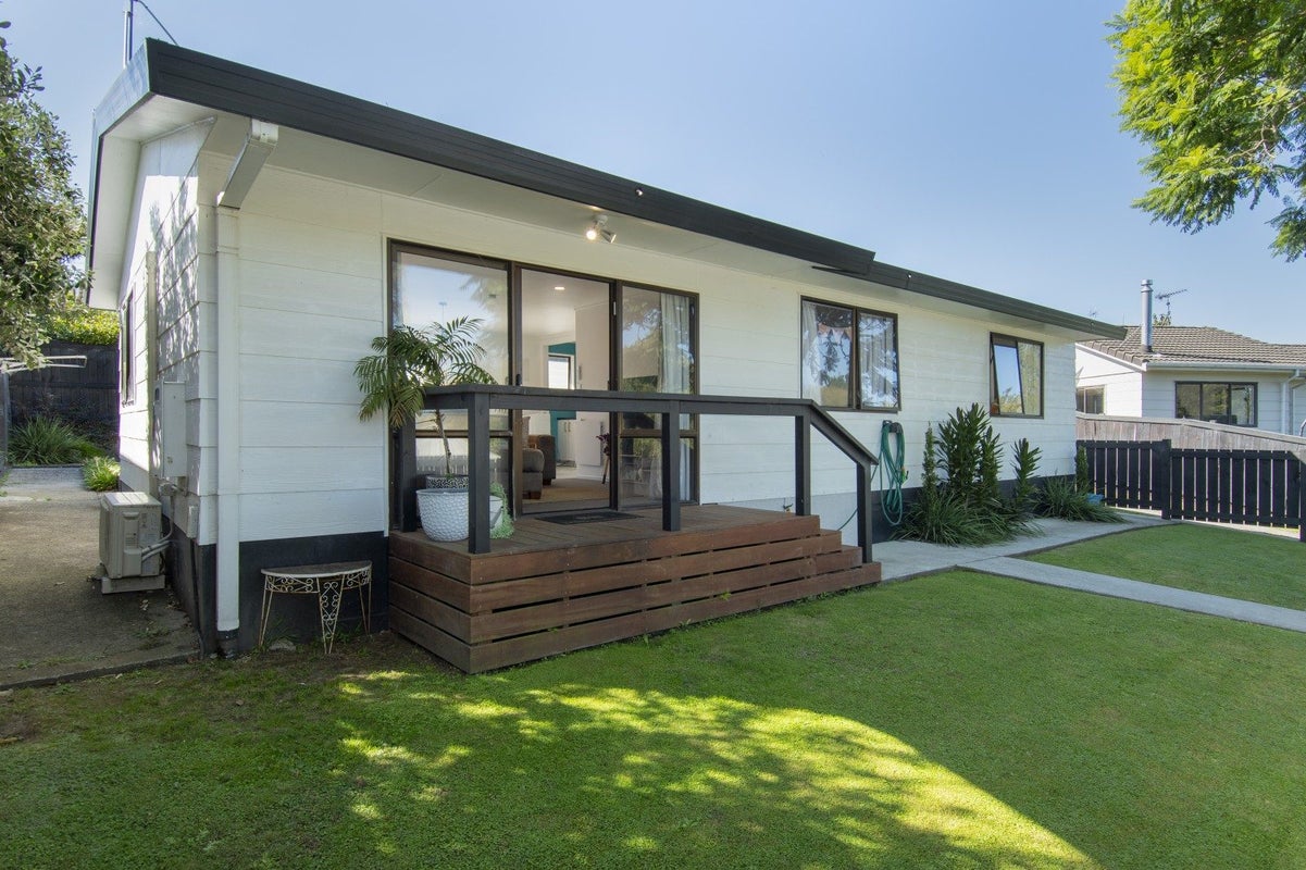 6A Pokapu Place, Bethlehem, Tauranga - Carousel 1