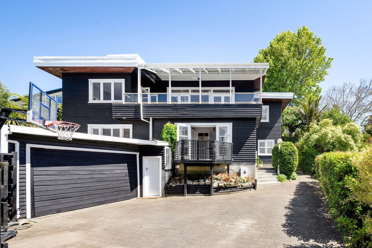 98 Awatere Avenue, Beerescourt, Hamilton - Carousel 1