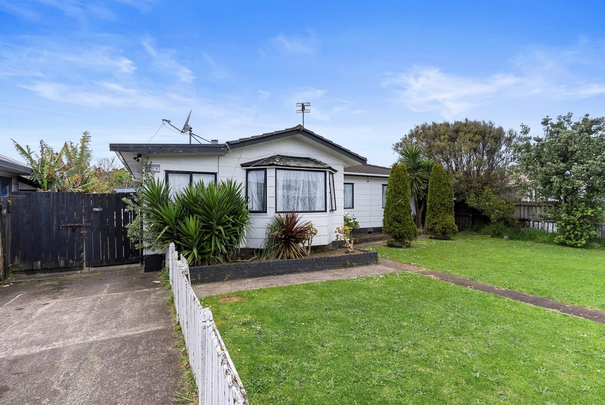 127 Maplesden Drive, Clendon Park, Auckland - Carousel 1