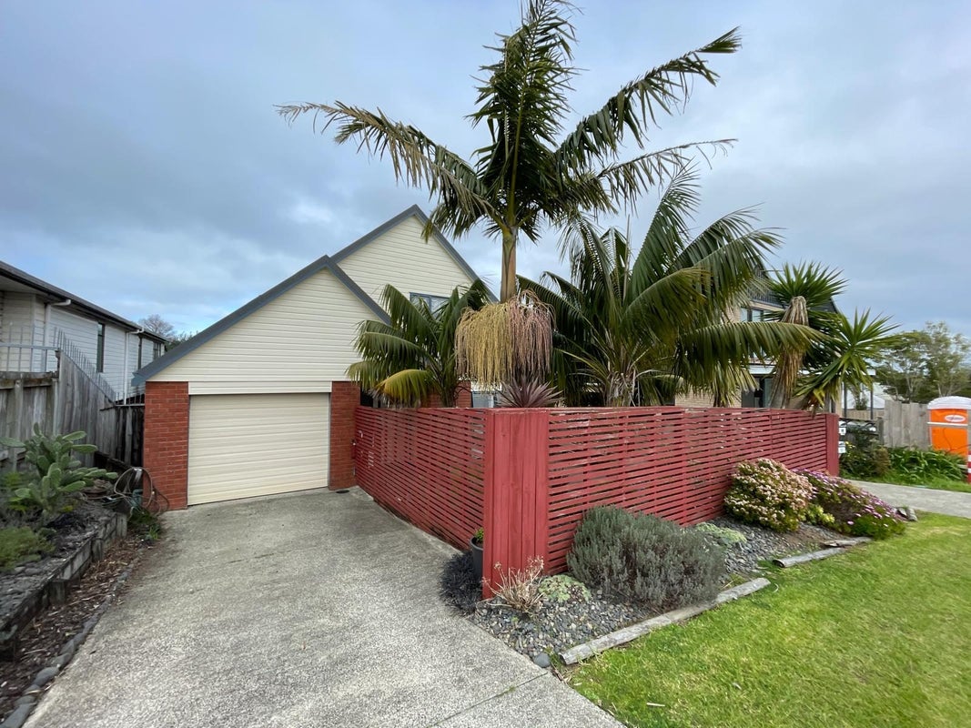 6 Baird Street, Howick, Auckland - Carousel 1