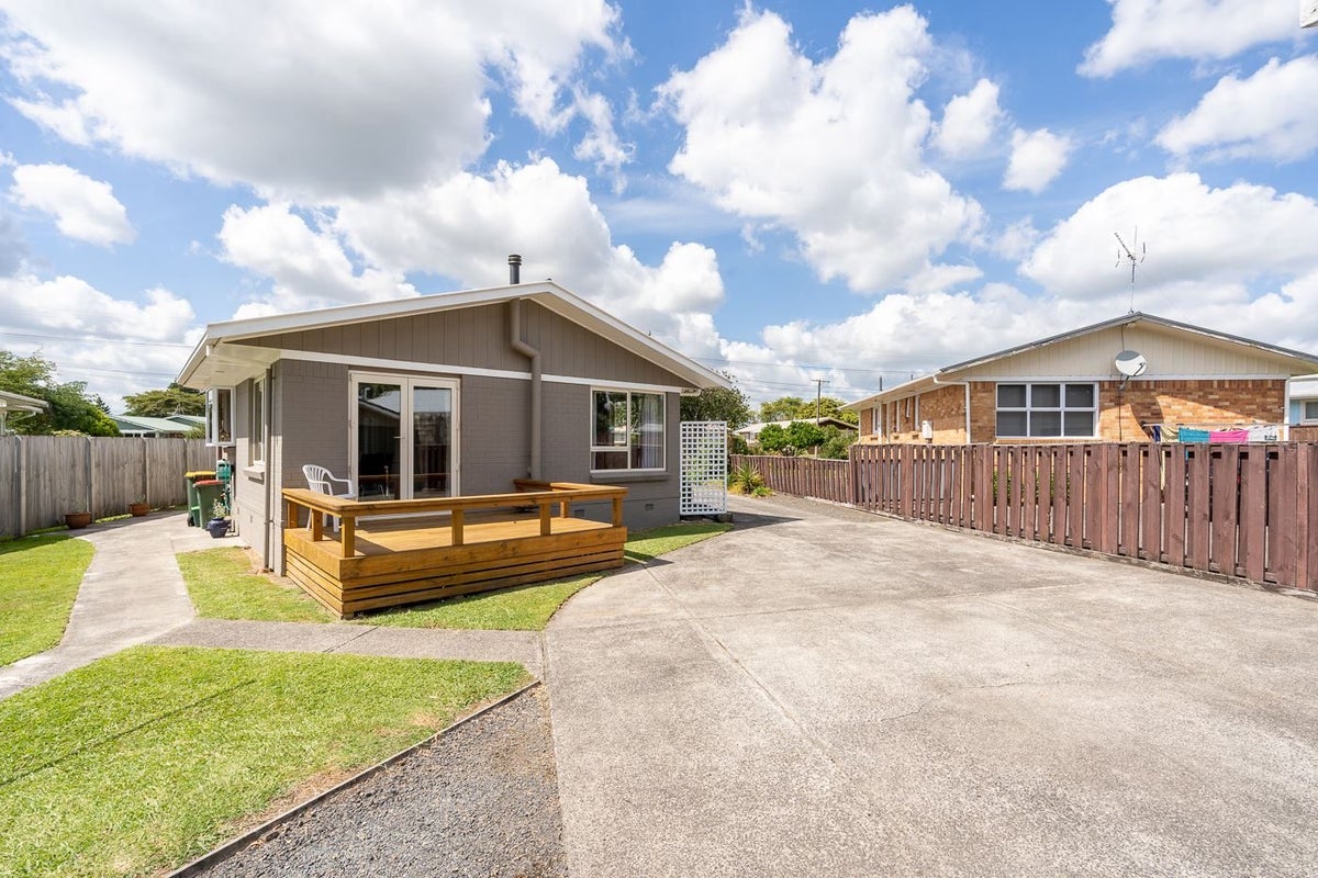 43 Lewis Street, Glenview, Hamilton - Carousel 2