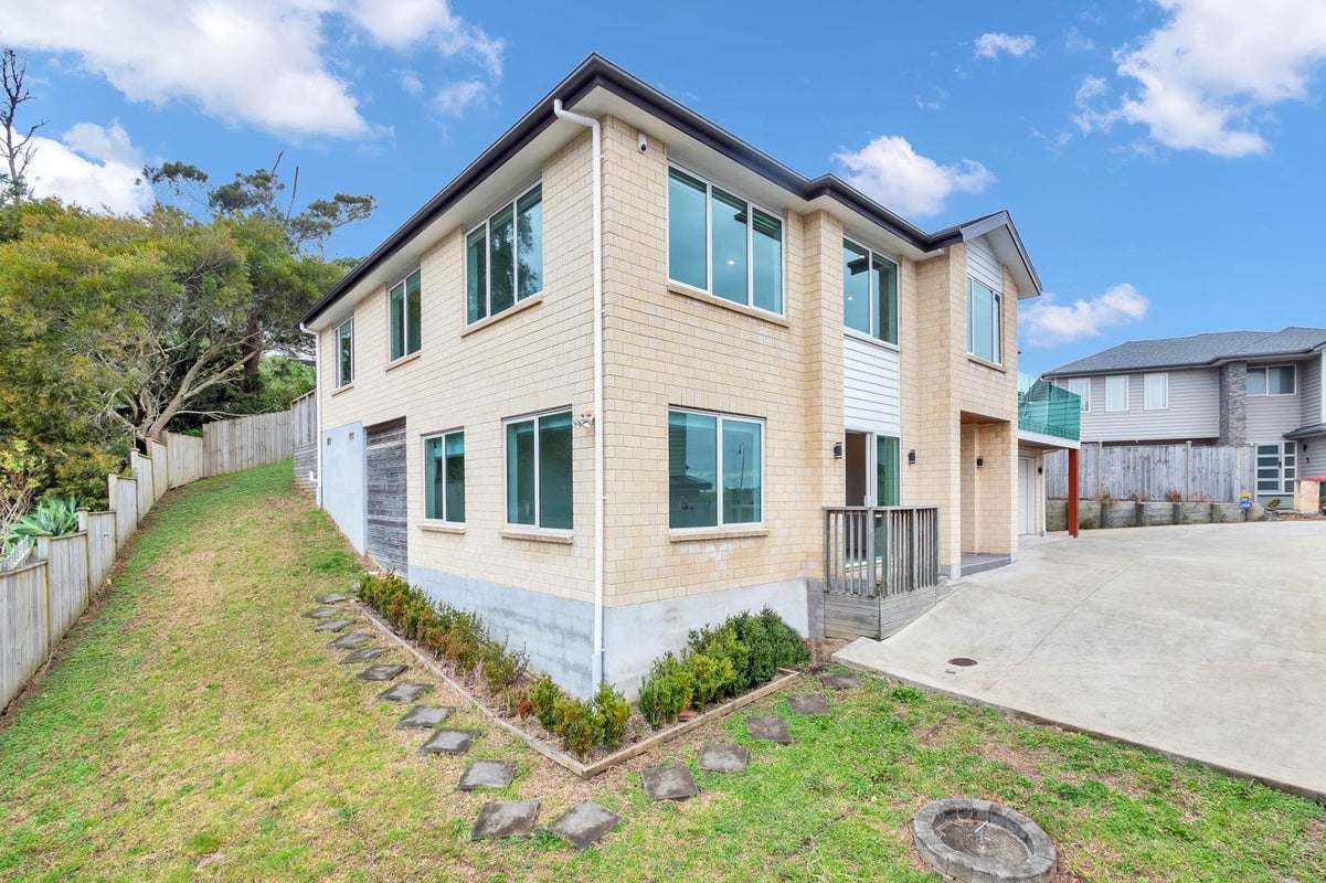 33 Keating Rise, Northcross, Auckland - Carousel 2