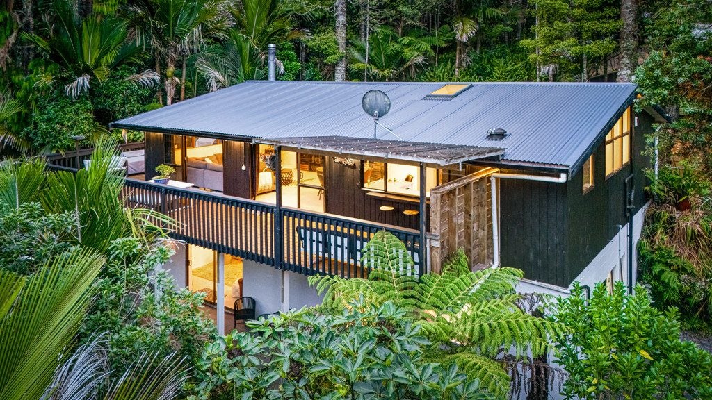 59 Otitori Bay Road, Titirangi, Auckland - Carousel 2