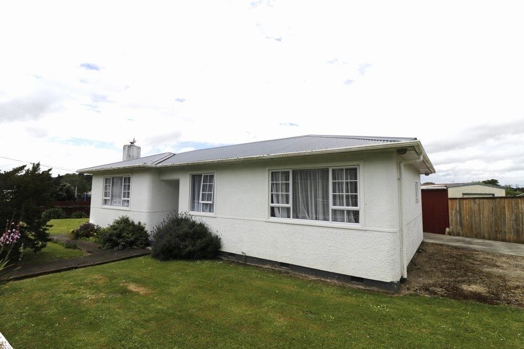 12 Terrace Street, Aramoho, Whanganui - Carousel 1