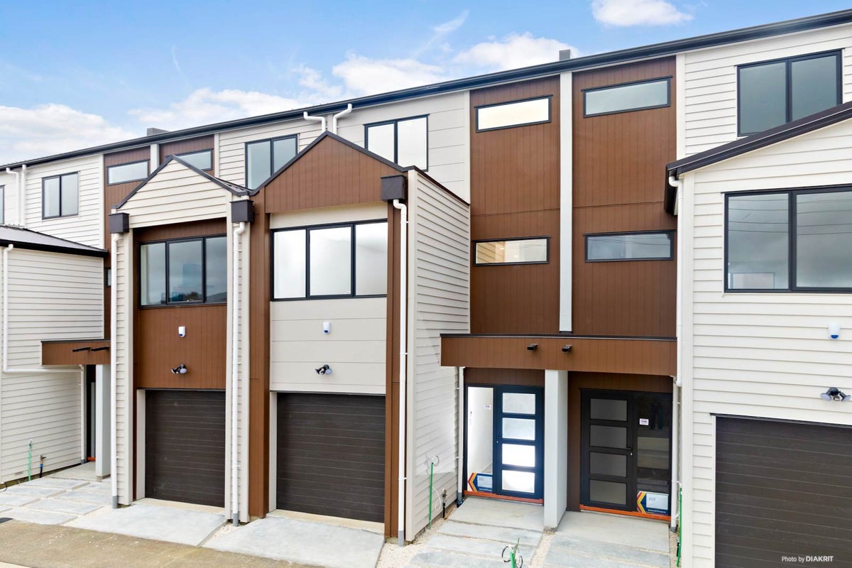 11 Bloom Crescent, Sunnyvale, Auckland - Carousel 1