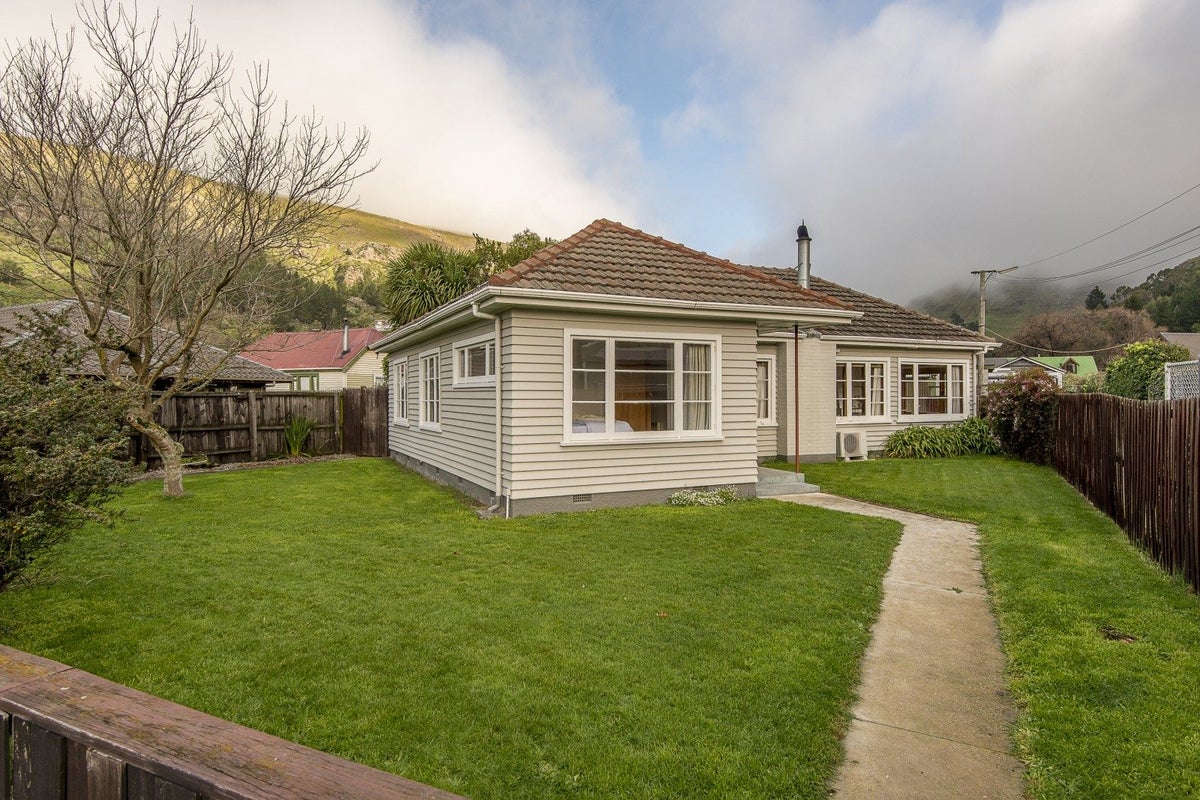 12 Truro Street, Sumner, Christchurch - Carousel 1