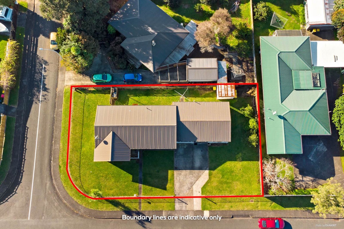 7 Montmere Avenue, Te Atatu Peninsula, Auckland - Carousel 2