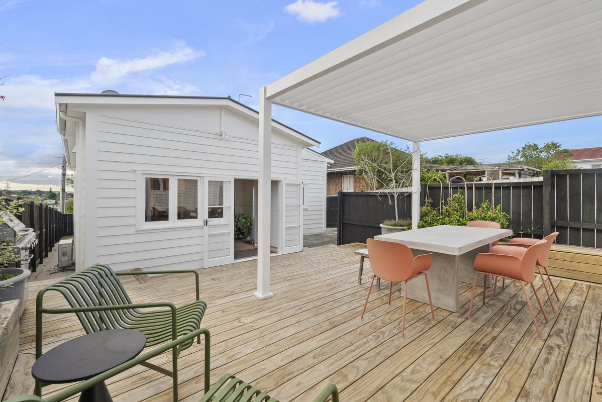142 Hutchinson Avenue, New Lynn, Auckland - Carousel 2