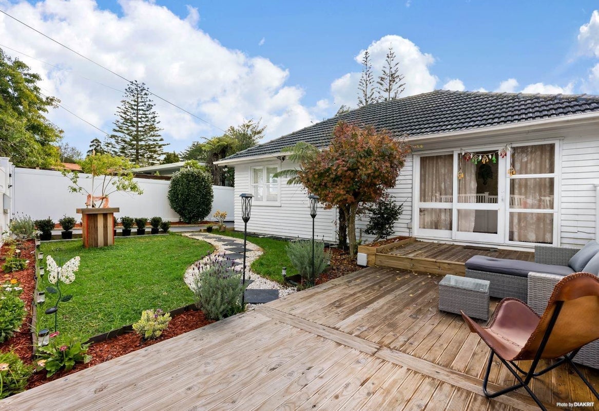 9 Golf Road, New Lynn, Auckland - Carousel 1