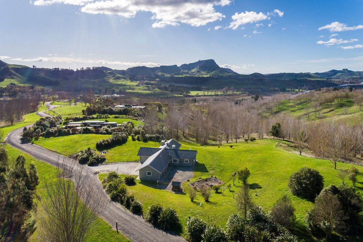 137 Walcott LANE, Kahuranaki, Havelock North - Carousel 2