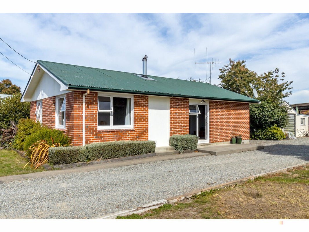 24 High Street, Geraldine - Carousel 1