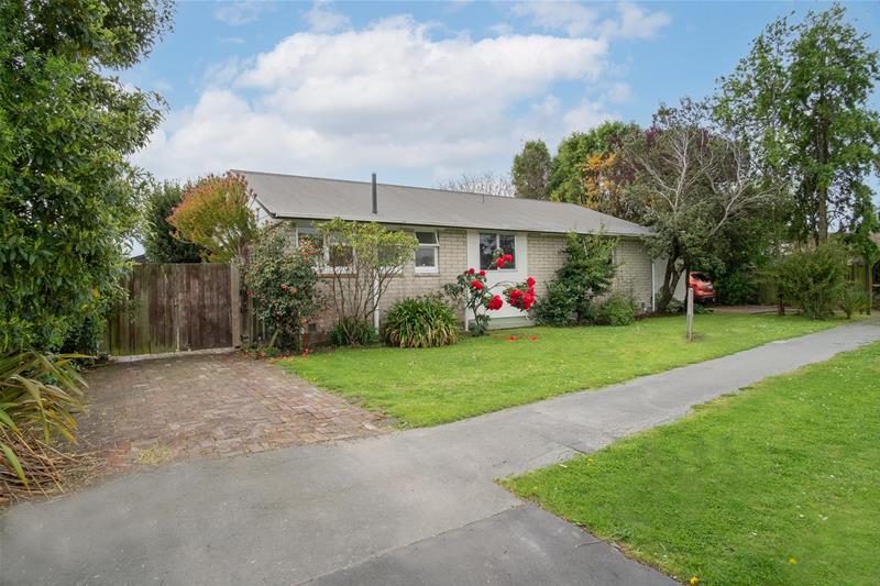 4 Saint Ives Street, Harewood, Christchurch - Carousel 1