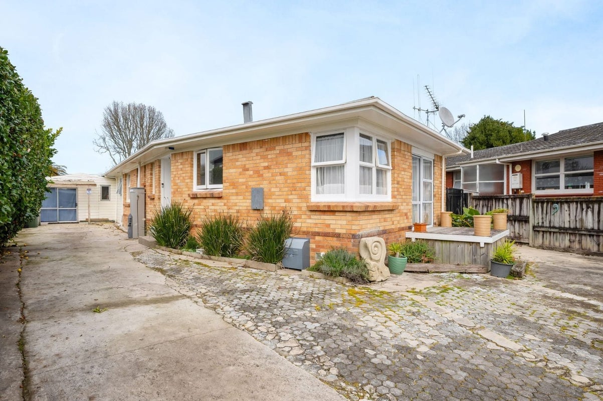 8 Robert Grigg Place, Hamilton East, Hamilton - Carousel 1