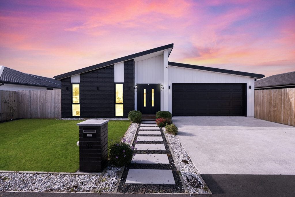 47 Selfe Crescent, Burwood, Christchurch - Carousel 1