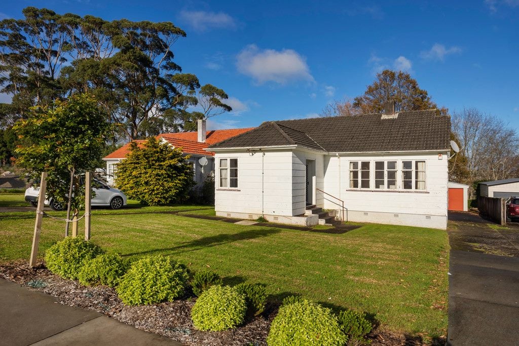 9 Dunkirk Terrace, Mount Albert, Auckland - Carousel 2