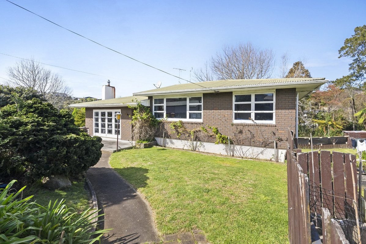 10 Hillside Crescent, Westown, New Plymouth - Carousel 1