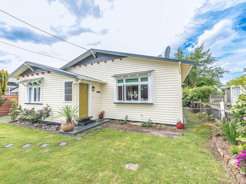 43 Young Street, Whanganui East, Whanganui - Carousel 1