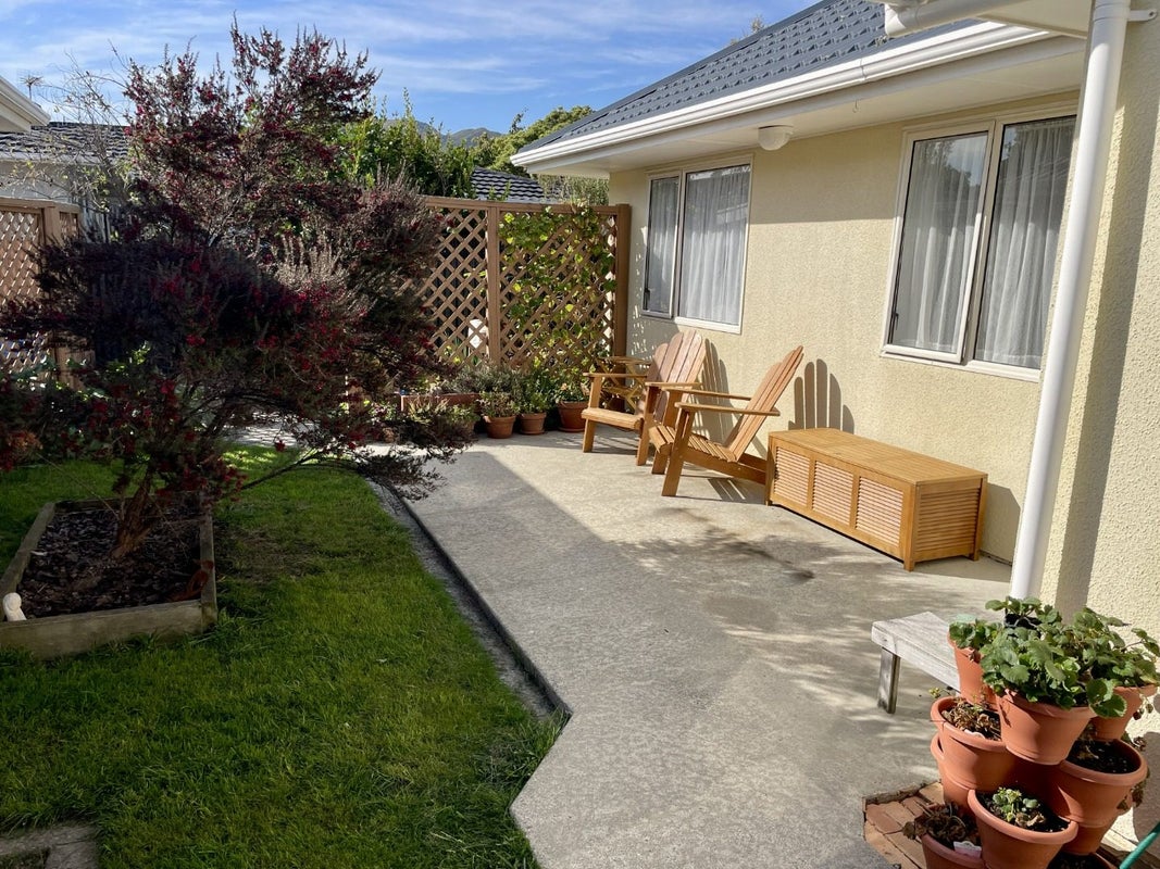 2/26 Whites Line West, Woburn, Lower Hutt - Carousel 1