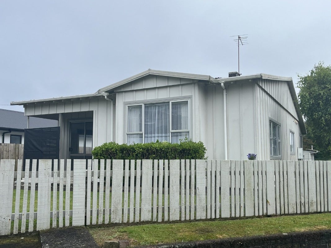 67 Bayly Road, Blagdon, New Plymouth - Carousel 1