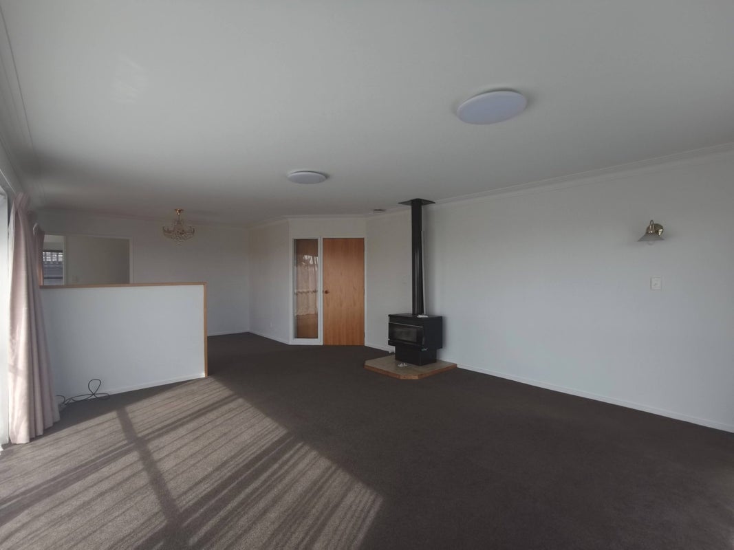 2 Anure Place, Highland Park, Auckland - Carousel 2