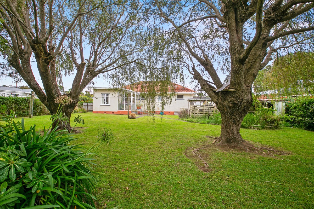 155 Seaview Road, Westown, New Plymouth - Carousel 1