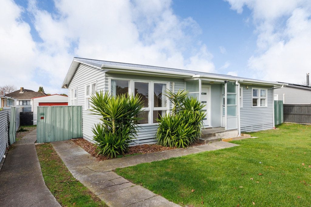 39 Clausen Street, Takaro, Palmerston North - Carousel 1