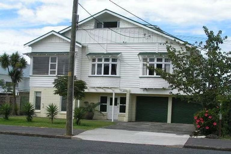 12 Bayview Road, Hauraki, Auckland - Carousel 1