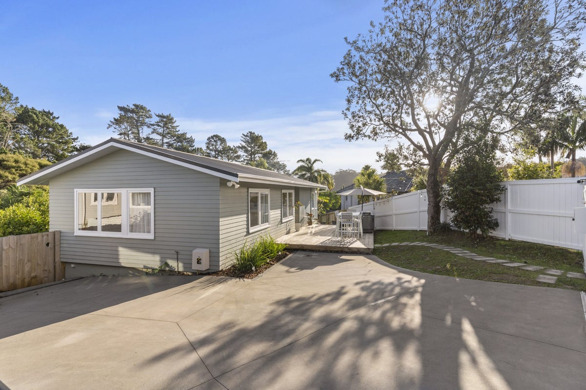62 Paragon Avenue, Beach Haven, Auckland - Carousel 2