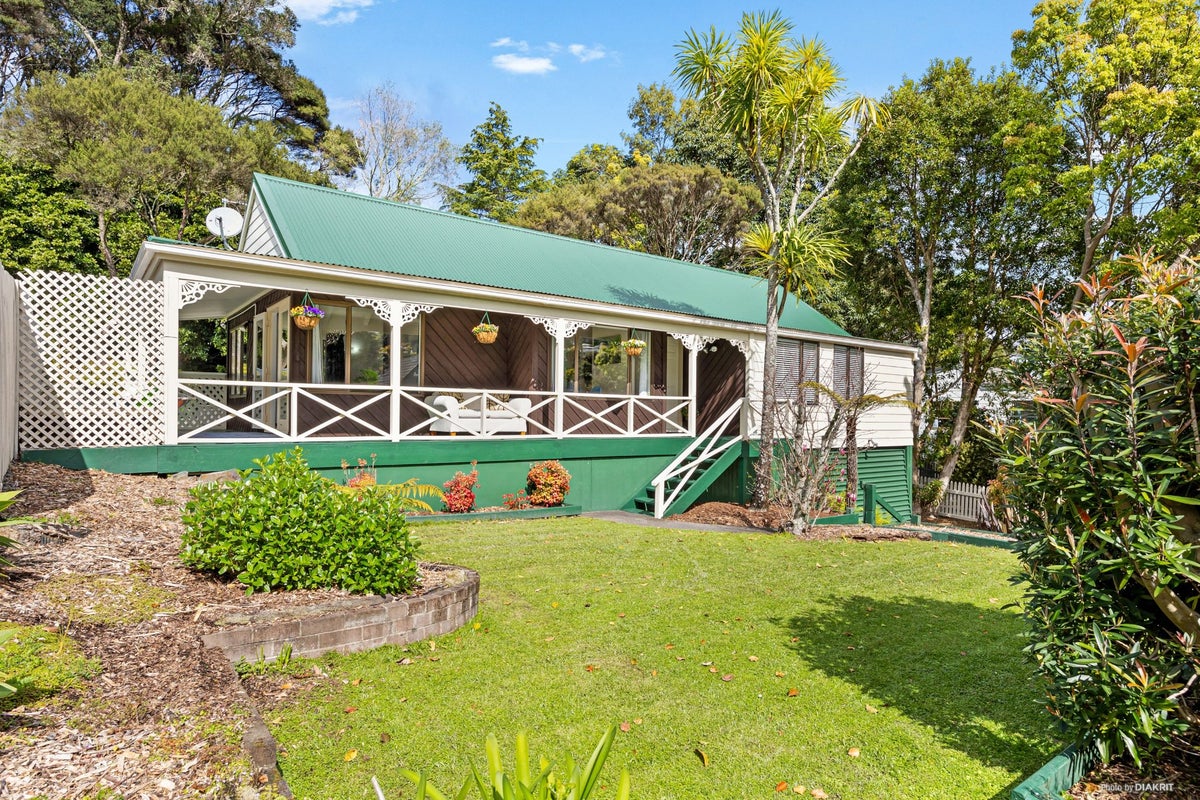 56 Holyoake Place, Chatswood, Auckland - Carousel 1