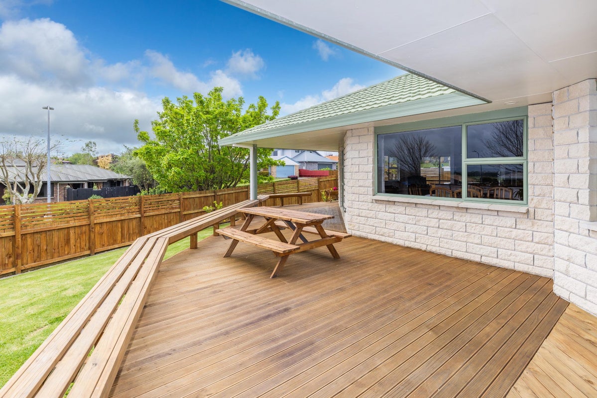 49 Western Heights Drive, Western Heights, Hamilton - Carousel 2