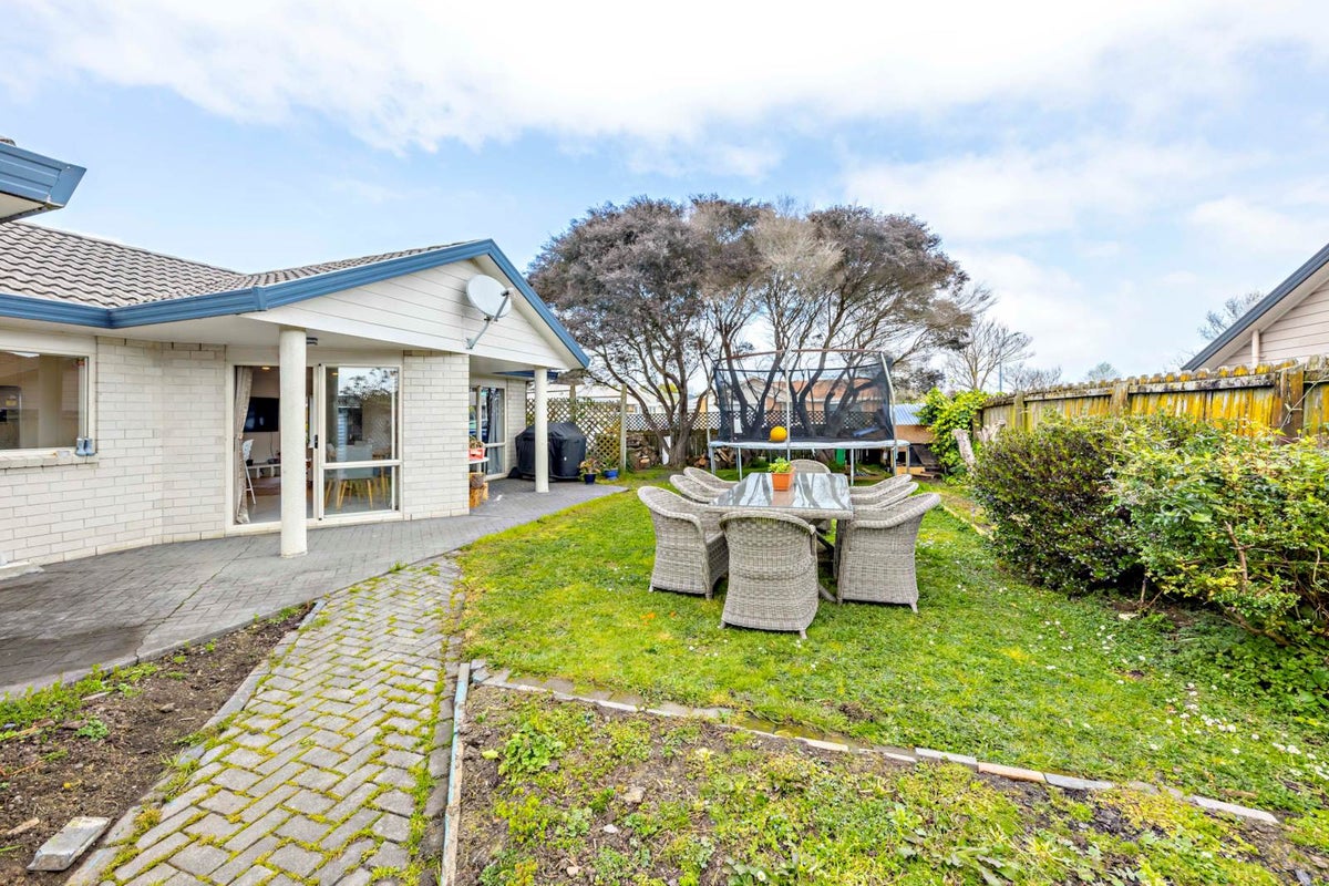 2 Robina Court, Burswood, Auckland - Carousel 20